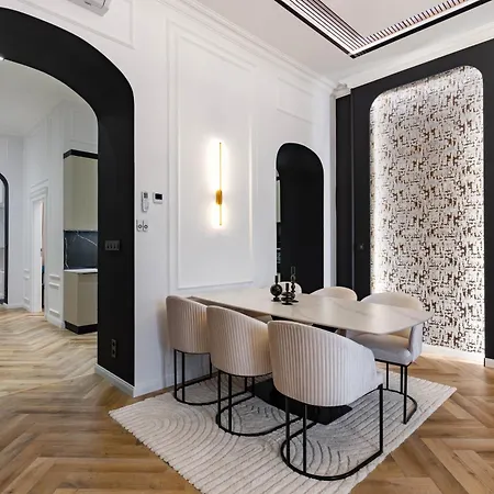 Apartment Luxurious & High-end Living Steps From Historic Landmarks Budapest
