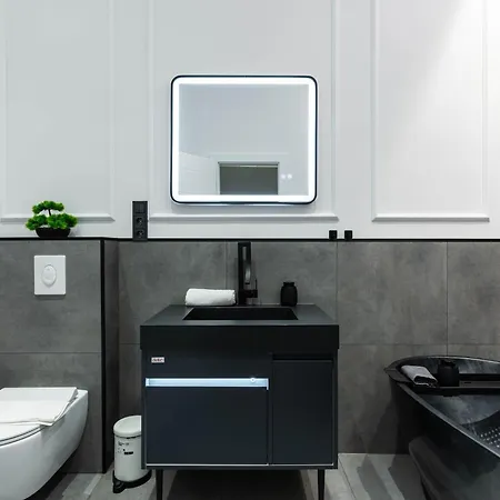 Apartment Luxurious & High-end Living Steps From Historic Landmarks