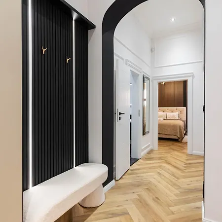 Luxurious & High-end Living Steps From Historic Landmarks Apartment *