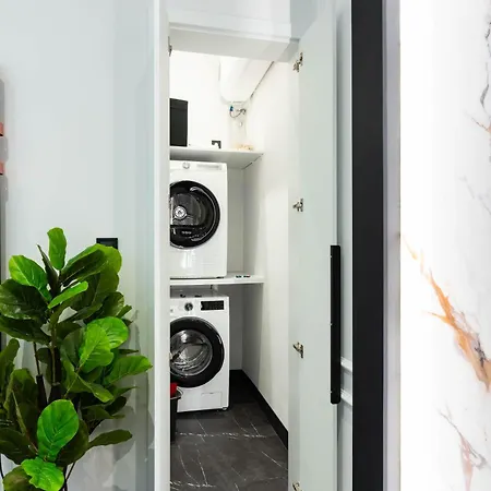 Apartment Luxurious & High-end Living Steps From Historic Landmarks