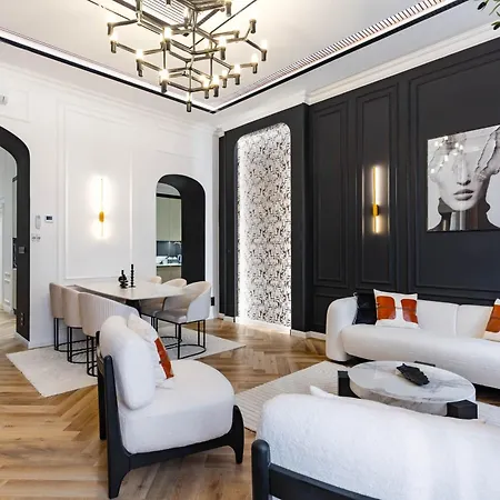 Luxurious & High-end Living Steps From Historic Landmarks Apartment Budapest