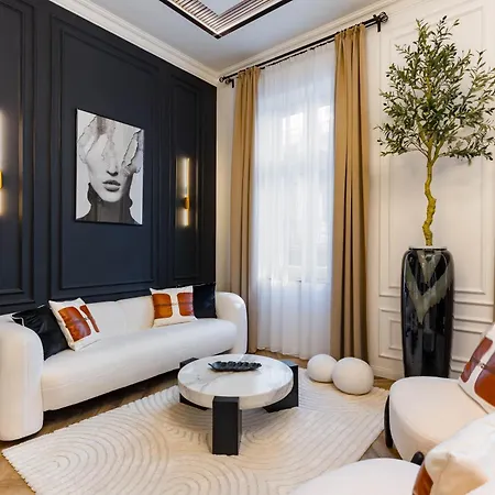 Luxurious & High-end Living Steps From Historic Landmarks Apartamento Budapeste